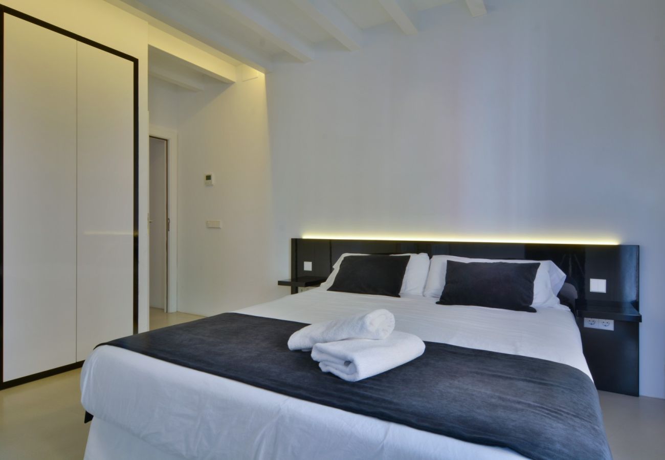 Apartamento en Palma de Mallorca - Lonja Suites 4 white