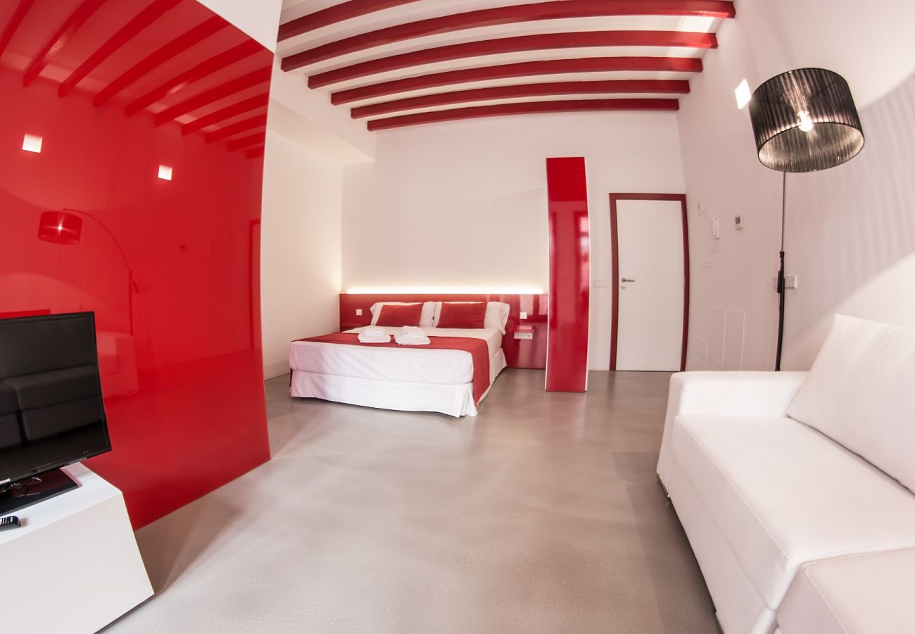 Ferienwohnung in Palma de Mallorca - Lonja Suites 3 red