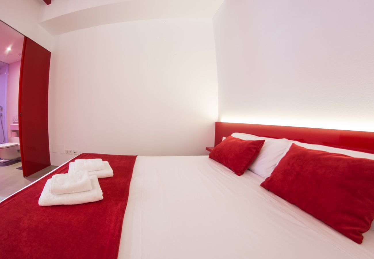 Ferienwohnung in Palma de Mallorca - Lonja Suites 3 red