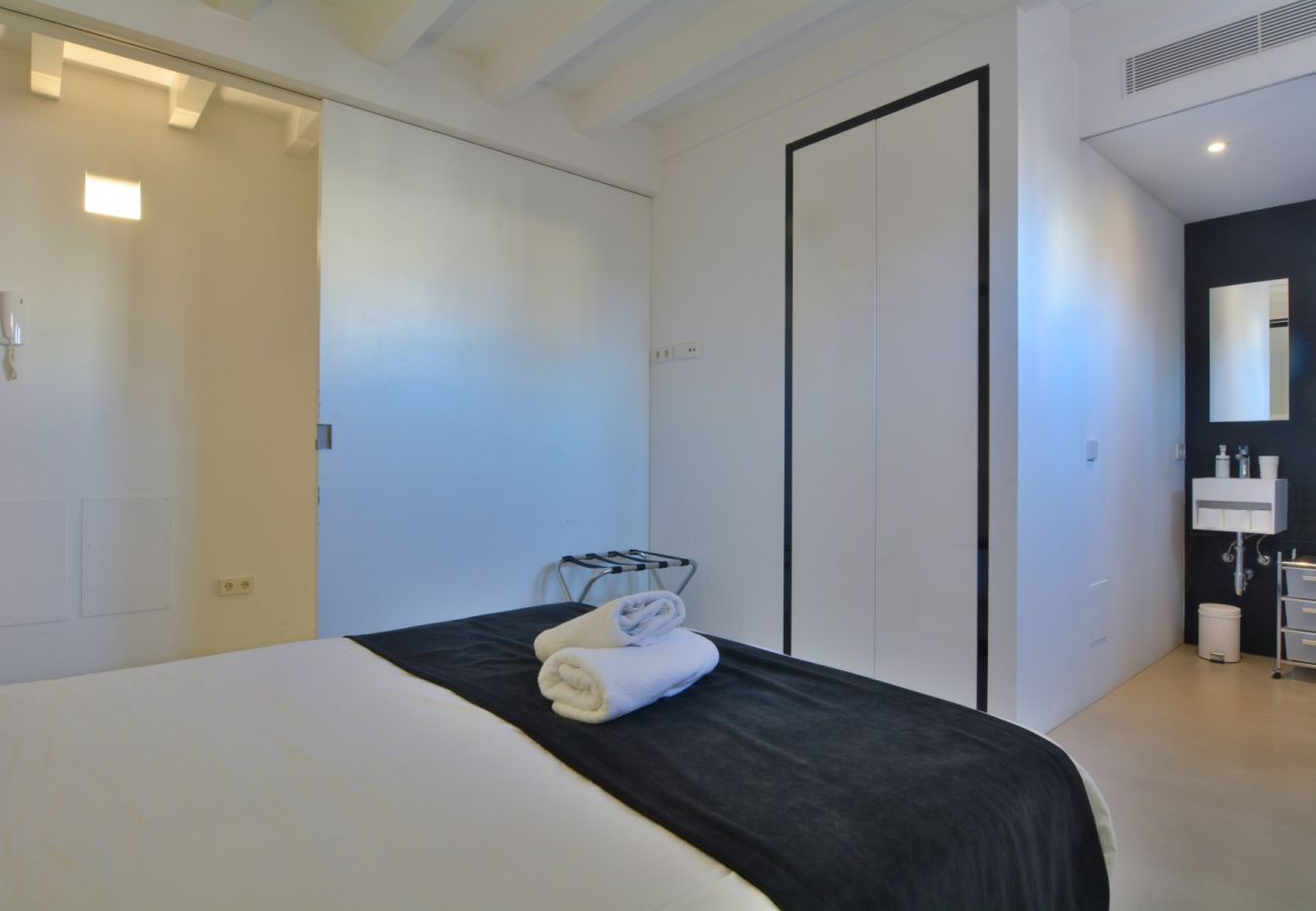 Apartment in Palma de Mallorca - Lonja Suites 4 white