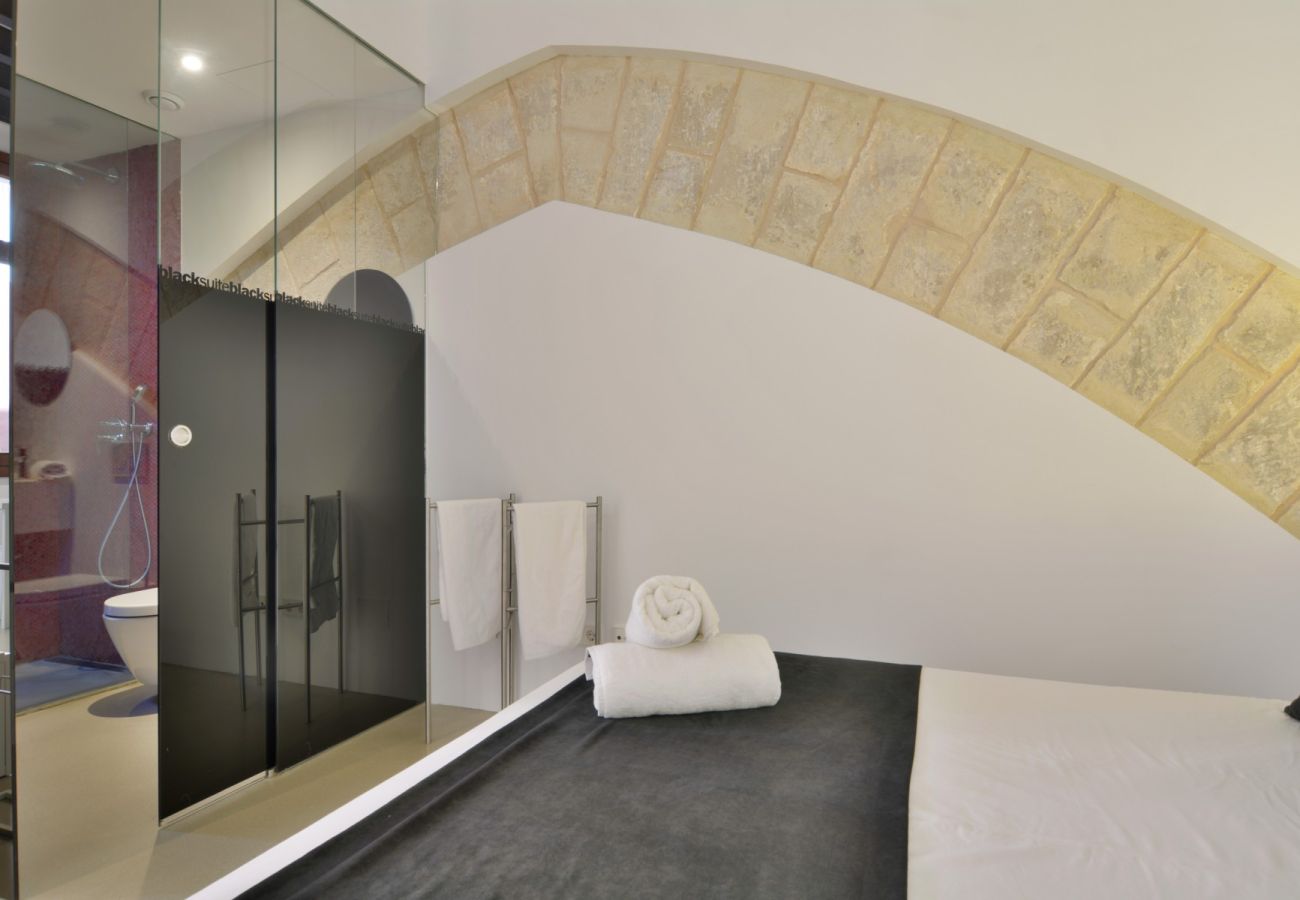 Apartment in Palma de Mallorca - Lonja Suites 2 Black