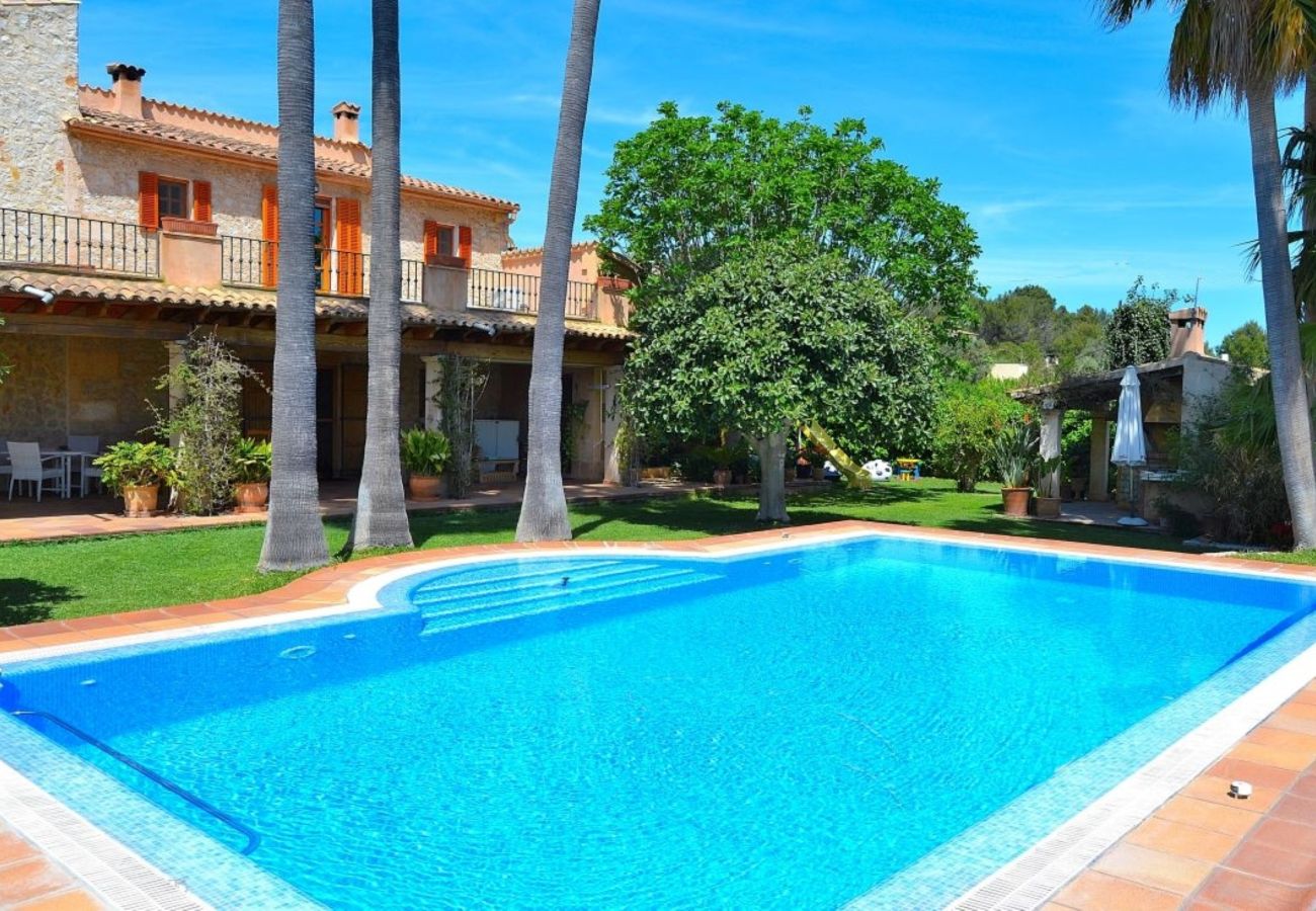 villa with private swimming pool, Majorca, large garden, family friendly